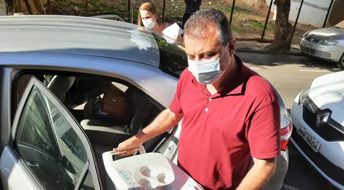 Prefeito de Vila Valério busca vacinas na regional de Colatina