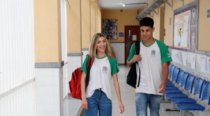 Mais de 200 mil alunos retornam às aulas nesta quinta-feira (02)
