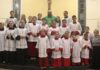 Igreja Nossa Senhora Aparecida integra 12 novos coroinhas durante missa